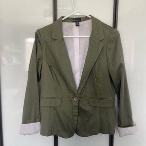 Green fitted blazer